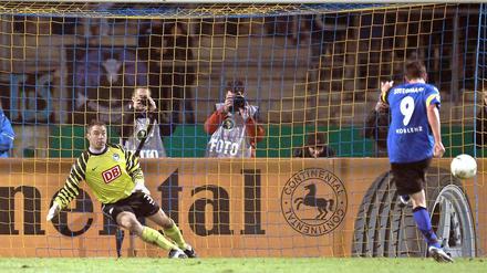 Machtlos: Marco Sejna war Herthas Bester, konnte aber weder den 60-Meter-Schuss von Rahn noch den Elfmeter von Steegmann halten.
