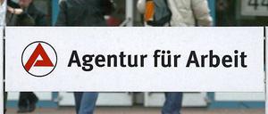 Die Arbeitslosenquote rutscht unter drei Millionen.