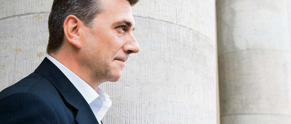 Am Rand. Man kannte ihn als unauffälligen, sachlichen Mann. Jetzt will er eine kleine Revolution organisieren. Am Donnerstag hat er die Partei "Die Freiheit" gegründet.