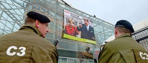 Am Tag der Bundestag-Entscheidung über die Laufzeitverlängerung deutscher Atomkraftwerke stattet Greenpeace der CDU in ihrer Zentrale in Berlin einen Besuch ab. Eine Fotoreportage.