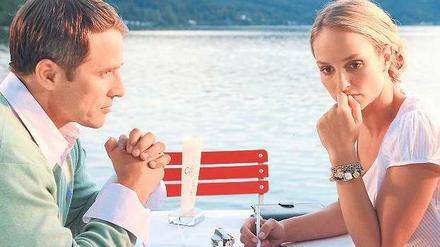 Was das ZDF am Sonntag kann, das kann die ARD am Freitag. Heute gibt es einen Pulswärmer aus der Lilly-Schönauer-Reihe mit Andreas Brucker und Lara Joy Körner. Foto: ARD