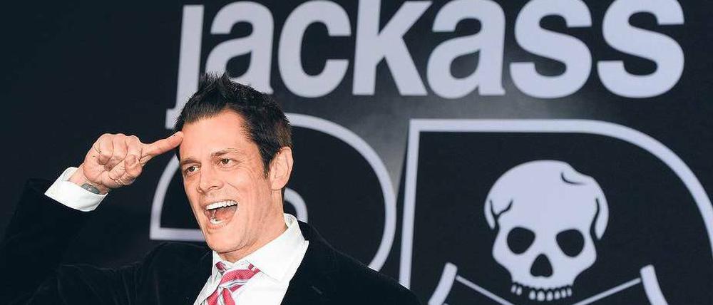 Ganz schön irre. Johnny Knoxville bei der Deutschland-Premiere von „Jackass 3D“ am Potsdamer Platz. Foto: Britta Pedersen/dpa