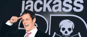 Ganz schön irre. Johnny Knoxville bei der Deutschland-Premiere von „Jackass 3D“ am Potsdamer Platz. Foto: Britta Pedersen/dpa