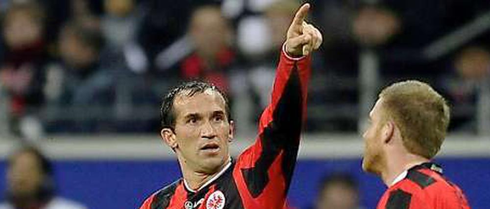Weiter auf Torejagd: Eintracht-Stümer Theofanis Gekas (l.)