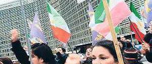 Demonstranten in Brüssel fordern die Freilassung Ashtianis. 