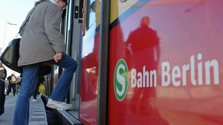 Wegen der wenigen Züge wird es oft eng in der S-Bahn. In den letzten Tagen blieben die Wagon allerdings teilweise leer, weil sich niemand mehr auf die S-Bahn verlassen wollte.