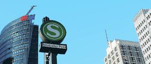 Pechsträhne. Nach der Pannenserie der S-Bahn wurde die Bahnzentrale am Potsdamer Platz jetzt auch noch durch einen Kabelbrand blockiert.