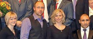 Boxer Arthur Abraham (r.) und Schwimmerin Britta Steffen (2.v.r.) sind die Champions des vorigen Jahres.