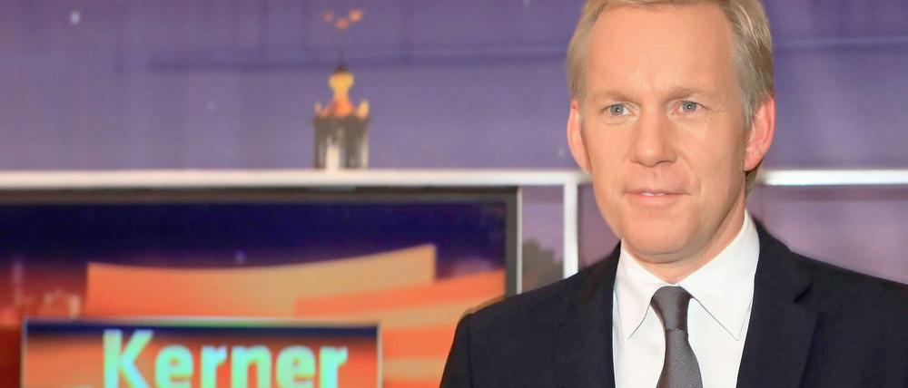 Kerner war mit großem Hurra vom ZDF zum Privatsender Sat 1 gewechselt. Dort da schalten zu wenig Zuschauer ein.