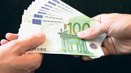 Wer zahlt wem? Die Organisation Transparency International stellte den Korruptionsindex vor. Deutschland zählt zu den Ländern mit der geringsten Vorteilsnahme. Foto: dpa