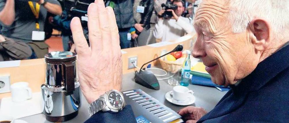 Einseitig und falsch. Stuttgarter kritisieren die Berichte der Medien über das Bahn-Projekt, bei dem Heiner Geißler am Donnerstag erneut zu vermitteln versuchte. Foto: dpa