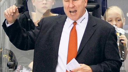 Don Jackson, 54, trainiert die Eisbären Berlin seit 2007. Am Freitag trifft er mit ihnen im Spitzenspiel der Deutschen Eishockey-Liga auf Tabellenführer Nürnberg.
