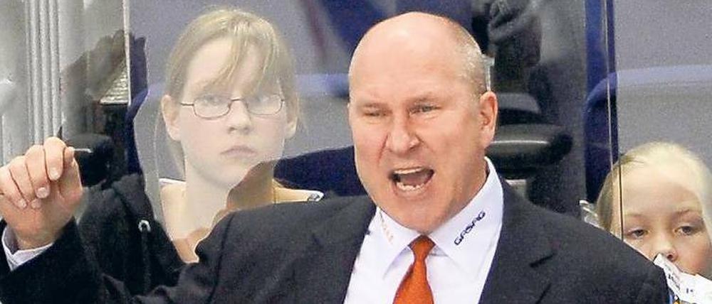Don Jackson, 54, trainiert die Eisbären Berlin seit 2007. Am Freitag trifft er mit ihnen im Spitzenspiel der Deutschen Eishockey-Liga auf Tabellenführer Nürnberg.