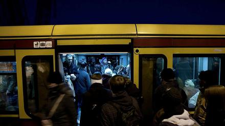 Platzangst in der S-Bahn: Diese Verhältnisse werden sich so schnell nicht ändern, soviel ist nun sicher.