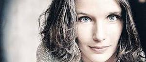 Wiedersehen in Berlin. Am 9. November spielt Hélène Grimaud in der Philharmonie Mozart, Berg, Liszt und Bartok (20 Uhr). Ihre CD „Resonance“ mit dem gleichen Programm erscheint bei der Deutschen Grammophon. Die 41-jährige, zurzeit in der Schweiz lebende französische Pianistin hat neben vielen CDs (Rachmaninow, Beethoven, Brahms, Bach u. a.) auch Bestseller veröffentlicht („Wolfssonate“, „Lektionen des Lebens“). 