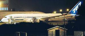 Panne. In so einem Prototypen einer Boeing 787 Dreamliner brach Feuer aus. Foto: AFP