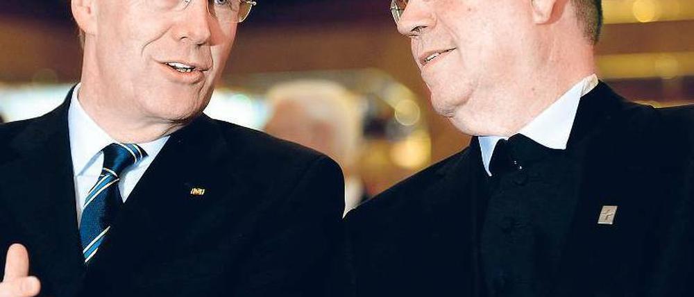 Präsident Wulff im Gespräch mit dem EKD-Ratsvorsitzenden Schneider. Foto: dapd