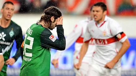 Zum Wegkucken: Thorsten Frings und seine Bremer kassieren eine herbe Pleite in Stuttgart.