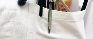 Lukrative Patienten. Ärzte können für die Behandlung von Privatpatienten höhere Honorare verlangen als für die gesetzlich Versicherter.