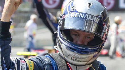 Geschafft: Sebastian Vettel bleibt mit dem Sieg in Brasilien weiter im Rennen um den WM-Titel
