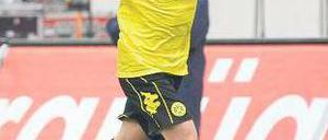 Vor dem Abheben. Kagawas Treffer zum 1:0 bildete den Grundstein zum Sieg. Foto: dpa