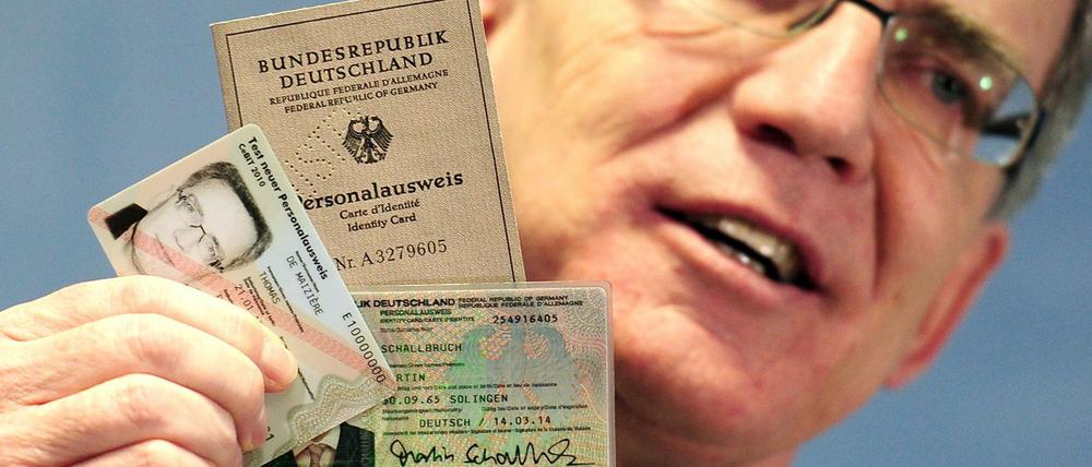 Ende Oktober präsentierte Bundesinnenminister Thomas de Maiziere (CDU) den neuen Elektronischen Personalausweis. 