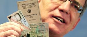 Ende Oktober präsentierte Bundesinnenminister Thomas de Maiziere (CDU) den neuen Elektronischen Personalausweis. 