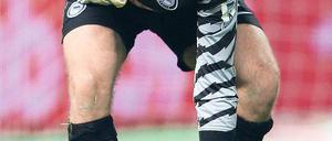 Das Knie schmerzt. Maikel Aerts hat sich das Kreuzband angerissen. Foto: Ottke