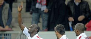 Papiss Demba Cissé (links) bescherte den Freiburgern einen schönen Sonntagabend.