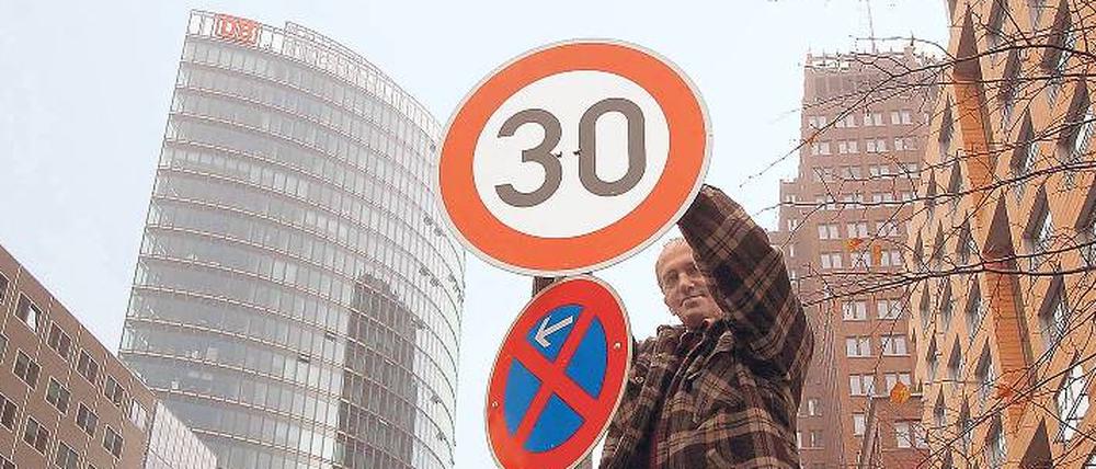 Runde Sache. Schon jetzt gilt auf etwa 15 Prozent der Hauptstraßen Tempo 30, wie hier am Potsdamer Platz. Allerdings muss jeder Einzelfall begründet werden.