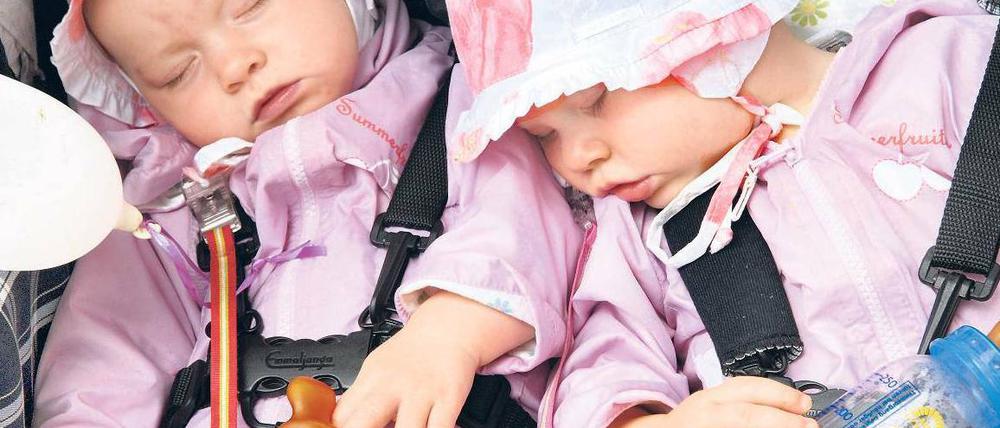 Lernpause. Schlafzeiten von 18 Stunden am Tag sind bei kleinen Kindern keine Seltenheit. Viele schlafen aber auch erheblich weniger. Eltern machen sich oft zu Unrecht Sorgen und lassen sich von Ratgebern verrückt machen, sagen Forscher. Foto: picture-alliance/ZB
