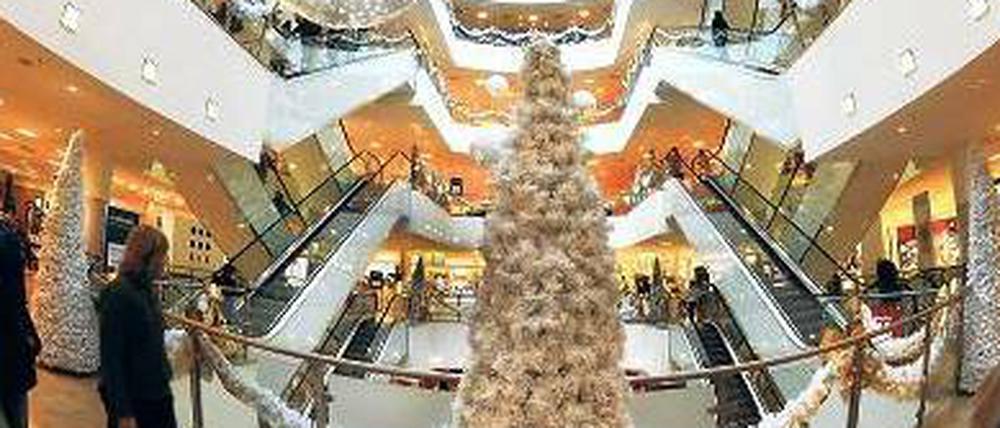Süßer die Kassen nie klingeln. Die Vorfreude auf das Weihnachtsgeschäft ist bei Karstadt groß.