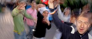 Artikel sind im Ethnolekt verpönt. Am besten, man vernuschelt die Worte.