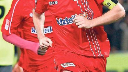 Auf zum Jubeln. Torsten Mattuschka feiert sein Siegtor gegen Düsseldorf. Foto: nordphoto
