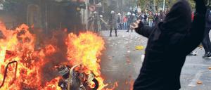 Symptome der „Katastrophengesellschaft“. Proteste in Athen nach der Erschießung eines Jugendlichen durch die Polizei. Foto: p-a/dpa