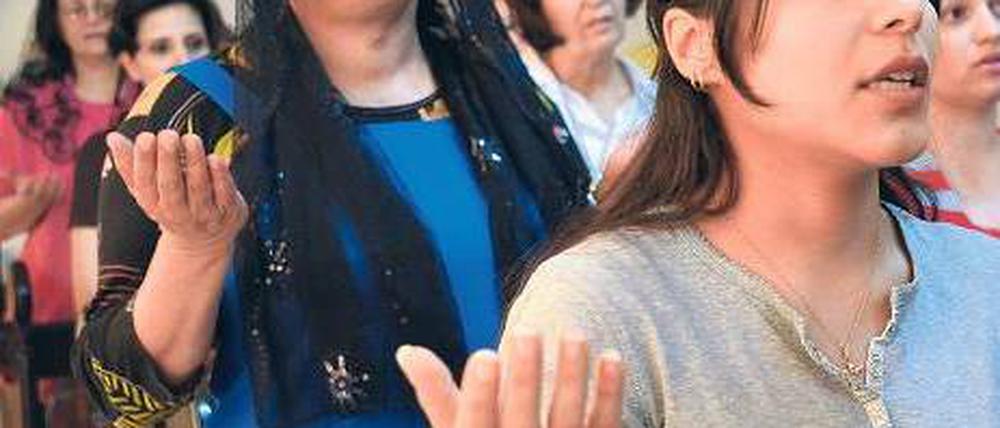 Im Exil. Mitglieder einer irakischen Flüchtlingsfamilie bei einem Gottesdienst im jordanischen Amman.