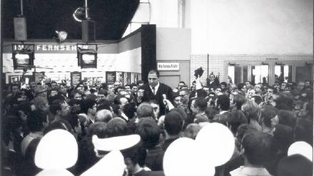 Im Zentrum der Konflikte. Siegfried Unseld 1968 auf der Frankfurter Buchmesse, als Verleger, als Aufsichtsratmitglied der Messe-GmbH, als Vermittler.