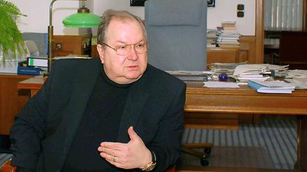 Heinz Buschkowsky im Gespräch mit Viktor und Leonie.