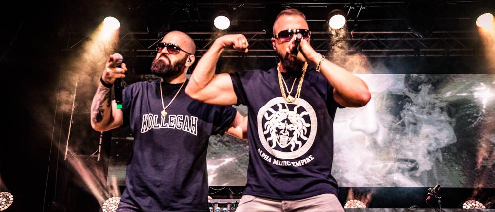 Kollegah auf einem Konzert.