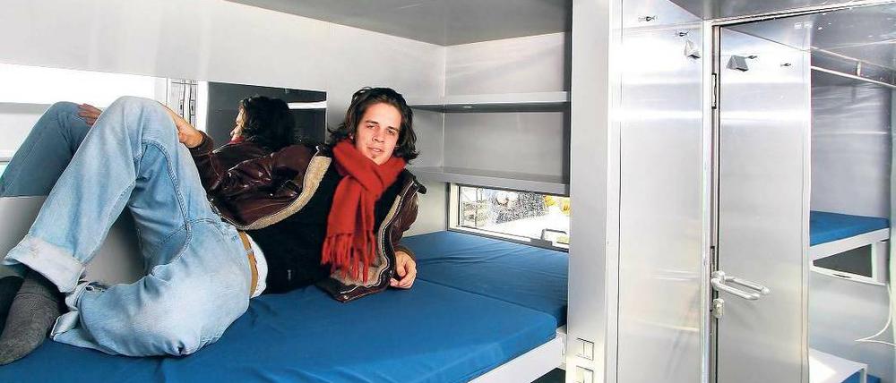 Wohnen auf sieben Quadratmetern. Vor fünf Jahren entwickelten Münchener Studierende als Antwort auf die Wohnungsnot einen „Wohnwürfel“. Er ging nicht in Serie, die sieben Prototypen sind aber bewohnt. Abgeschafft hat das Studentenwerk München etwas größere Container, die zeitweise auf die Lage aufmerksam machen sollten. Inzwischen wurden hunderte Plätze in Neubauten geschaffen, übergangsweise gibt es in den Zimmern auch Doppelbelegungen.
