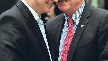 Abgewiesen. Niedersachsens Ministerpräsident David McAllister (l.) und sein hessischer Kollege Volker Bouffier ließen sich bei der Brennstoffsteuer auf 2012 vertrösten. 