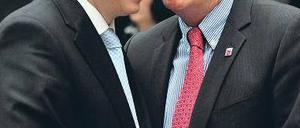 Abgewiesen. Niedersachsens Ministerpräsident David McAllister (l.) und sein hessischer Kollege Volker Bouffier ließen sich bei der Brennstoffsteuer auf 2012 vertrösten. 