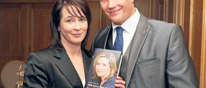 Verbuchtes Paar. Claudia Pechstein und Matthias Große bei der Vorstellung ihrer Autobiografie „Von Gold und Blut“.