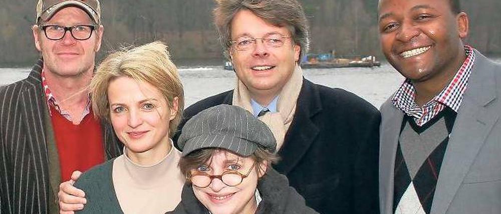 Peter Schwenkow (hinten) will 2011 am Templiner See Oper zeigen. Mit von der Partie sind die Dirigentin Judith Kubitz (v.l.), Katharina Thalbach als Regisseurin und Tenor Musa Nkuna. 