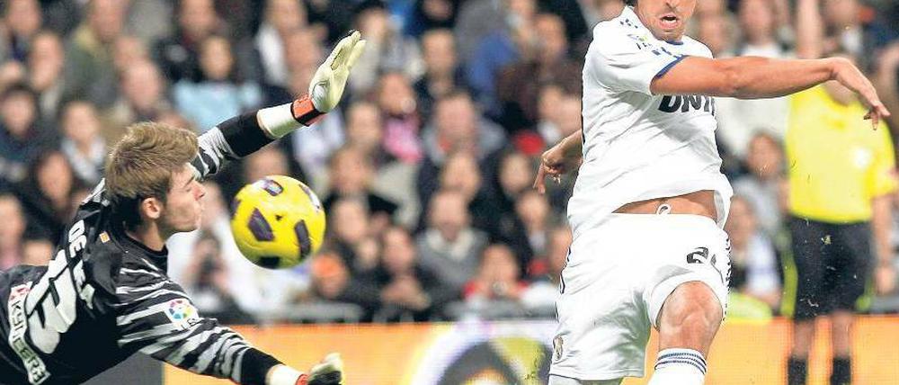 Fit für Madrid. Nach überstandenen Muskelproblemen ist Sami Khedira ebenso bei seinem ersten „Clásico“ dabei wie Mesut Özil. Foto: dpa