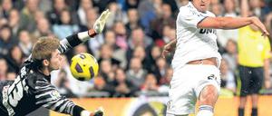 Fit für Madrid. Nach überstandenen Muskelproblemen ist Sami Khedira ebenso bei seinem ersten „Clásico“ dabei wie Mesut Özil. Foto: dpa