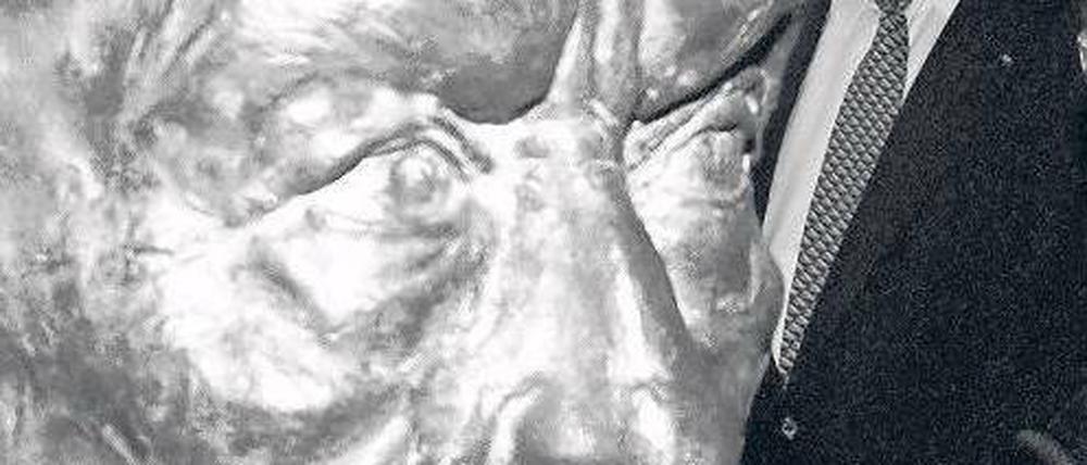 Geteilte Geschichte. Über die Bonner Republik – im Bild die Bundeskanzler Adenauer und Kohl – wisse man zu wenig, die DDR sei „überforscht“, befand ein Zeithistoriker. 