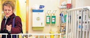 Auf Visite. Beim Besuch der Charité-Klinderklinik vermied Renate Künast, die Berliner Spitzenkandidatin der Grünen, am Mittwoch allzu kantige Aussagen zur Gesundheits- oder Wissenschaftspolitik des Senats.