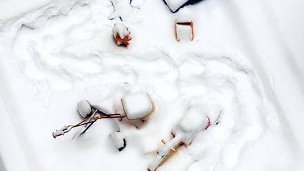 Spuren im Schnee. Das Tief Monika hat weite Teile Europas eingeschneit. Foto: dpa