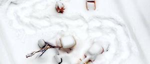 Spuren im Schnee. Das Tief Monika hat weite Teile Europas eingeschneit. Foto: dpa